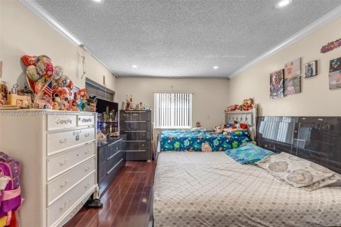 Casa en venta en Miami, Florida, 4 dormitorios, 188.13 m2 № 1982040 - foto 24