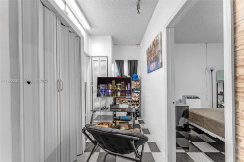 Casa en venta en Miami, Florida, 4 dormitorios, 188.13 m2 № 1982040 - foto 29