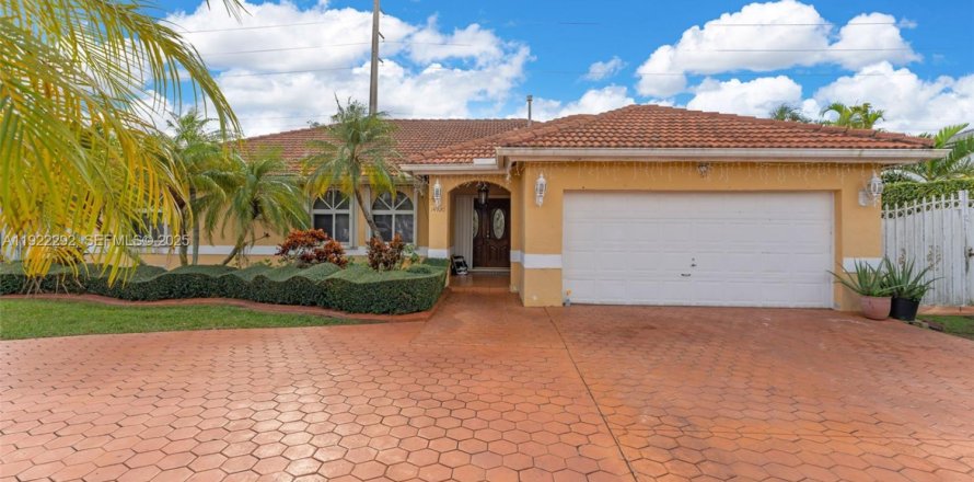 Casa en Miami, Florida 4 dormitorios, 188.13 m2 № 1982040