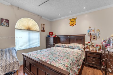 Casa en venta en Miami, Florida, 4 dormitorios, 188.13 m2 № 1982040 - foto 21