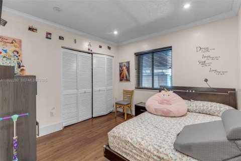 Casa en venta en Miami, Florida, 4 dormitorios, 188.13 m2 № 1982040 - foto 18