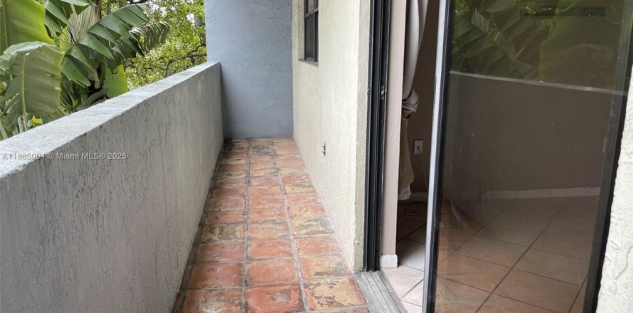 Condominio en Miami Beach, Florida, 2 dormitorios № 1932793