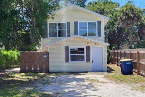 House in Clearwater, Florida 4 bedrooms, 108.51 sq.m. № 2299873
