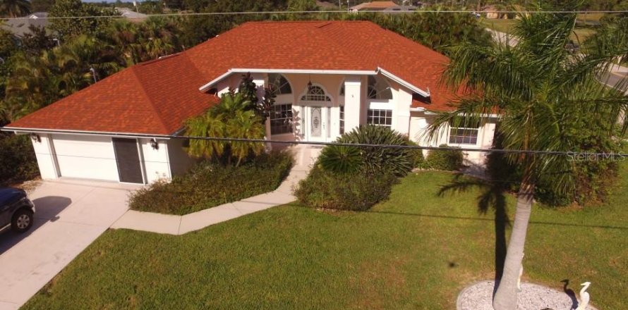 House in Rotonda, Florida 3 bedrooms, 186.83 sq.m. № 939846