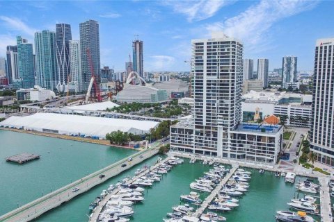 Condo in Miami, Florida, 2 bedrooms  № 2023106