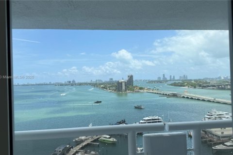 Condo in Miami, Florida, 2 bedrooms  № 2023106 - photo 7
