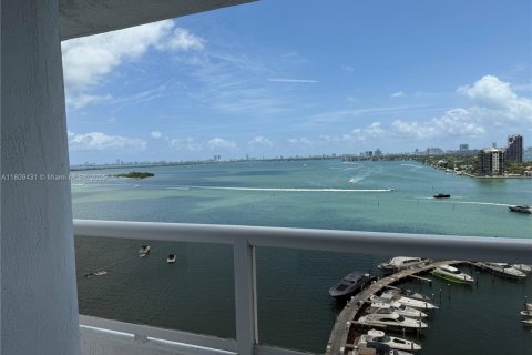 Condo in Miami, Florida, 2 bedrooms  № 2023106 - photo 4