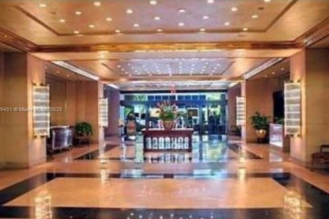 Condo in Miami, Florida, 2 bedrooms  № 2023106 - photo 10