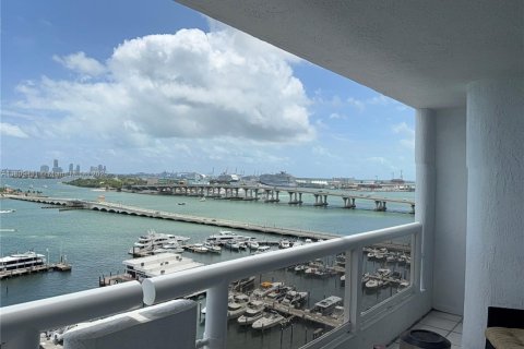 Condo in Miami, Florida, 2 bedrooms  № 2023106 - photo 5