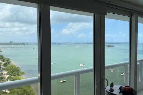 Condo in Miami, Florida, 2 bedrooms  № 2023106 - photo 8