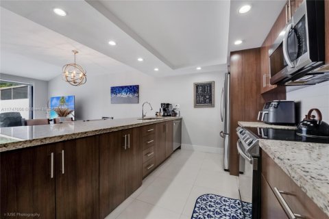 Townhouse in Miami, Florida 3 bedrooms, 147.9 sq.m. № 1864213 - photo 5