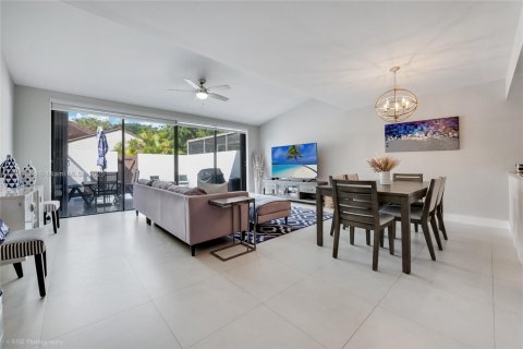 Townhouse in Miami, Florida 3 bedrooms, 147.9 sq.m. № 1864213 - photo 3