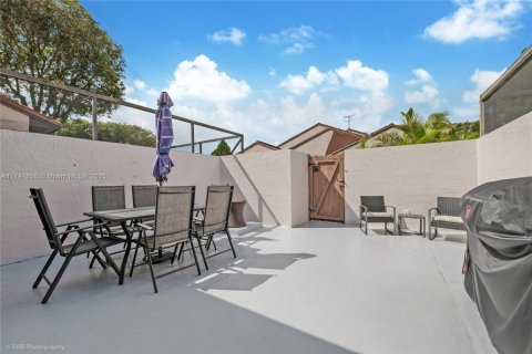 Townhouse in Miami, Florida 3 bedrooms, 147.9 sq.m. № 1864213 - photo 13