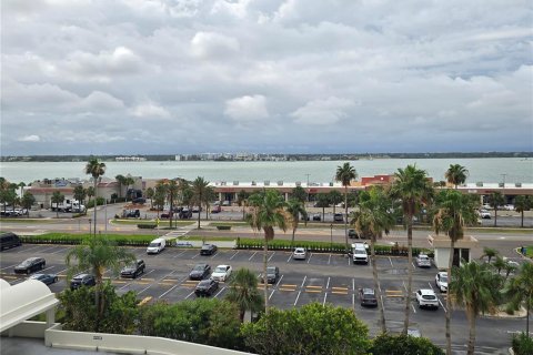 Condo in Clearwater, Florida, 2 bedrooms  № 1798569 - photo 11