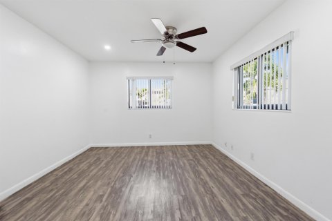 Immobilier commercial à vendre à Oakland Park, Floride: 141.58 m2 № 2403827 - photo 16