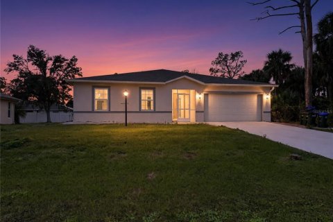 Villa ou maison à North Port, Floride 4 chambres, 171.87 m2 № 2438230