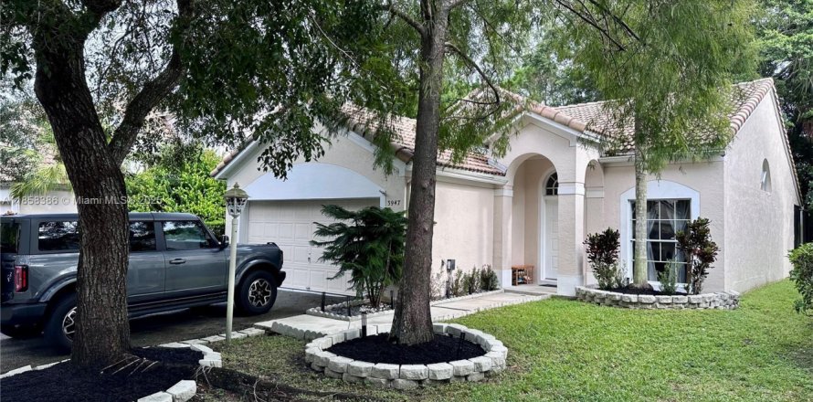 Villa ou maison à Coral Springs, Floride 3 chambres, 122.45 m2 № 1889592
