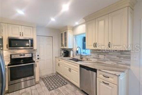 House in Sarasota, Florida 2 bedrooms, 141.58 sq.m. № 2208934 - photo 7