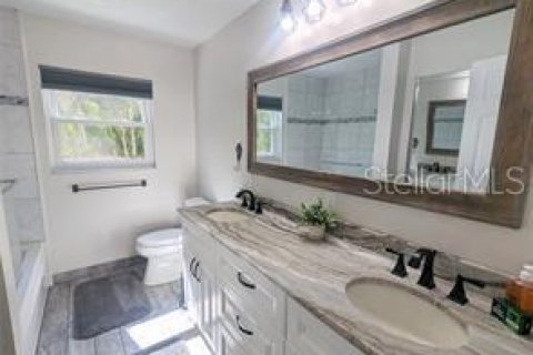 House in Sarasota, Florida 2 bedrooms, 141.58 sq.m. № 2208934 - photo 14