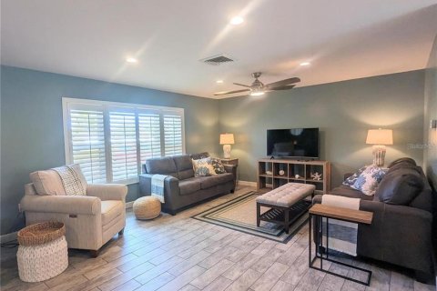 House in Sarasota, Florida 2 bedrooms, 141.58 sq.m. № 2208934 - photo 4