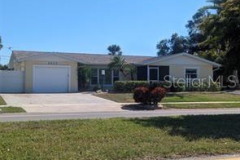 House in Sarasota, Florida 2 bedrooms, 141.58 sq.m. № 2208934