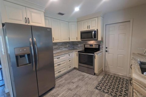 House in Sarasota, Florida 2 bedrooms, 141.58 sq.m. № 2208934 - photo 5