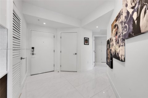 Condo in Coral Gables, Florida, 2 bedrooms  № 1893384 - photo 5