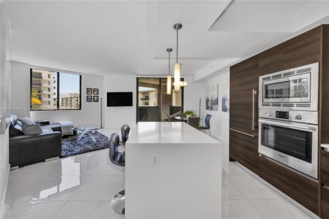Condo in Coral Gables, Florida, 2 bedrooms  № 1893384 - photo 6