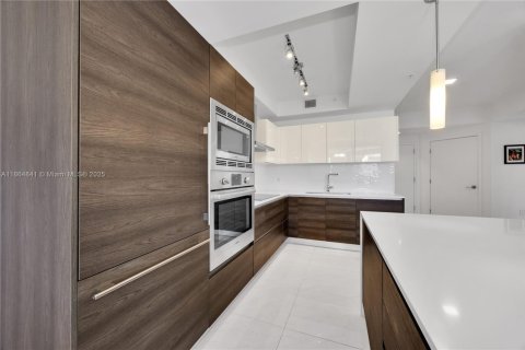 Condo in Coral Gables, Florida, 2 bedrooms  № 1893384 - photo 14