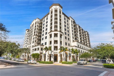 Condo in Coral Gables, Florida, 2 bedrooms  № 1893384 - photo 1