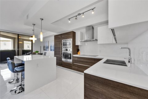 Condo in Coral Gables, Florida, 2 bedrooms  № 1893384 - photo 12