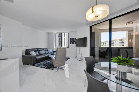 Condo in Coral Gables, Florida, 2 bedrooms  № 1893384 - photo 16