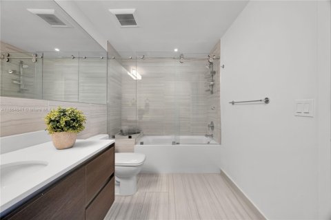 Condo in Coral Gables, Florida, 2 bedrooms  № 1893384 - photo 22