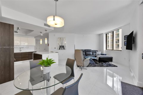 Condo in Coral Gables, Florida, 2 bedrooms  № 1893384 - photo 15