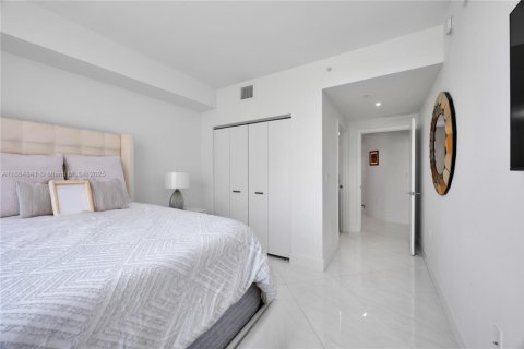 Condo in Coral Gables, Florida, 2 bedrooms  № 1893384 - photo 25