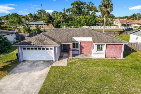 House in Longwood, Florida 3 bedrooms, 138.05 sq.m. № 2390975