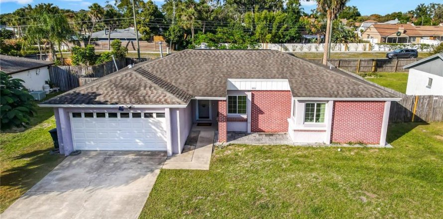 House in Longwood, Florida 3 bedrooms, 138.05 sq.m. № 2390975