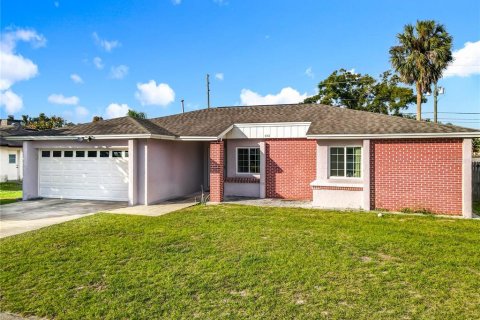House in Longwood, Florida 3 bedrooms, 138.05 sq.m. № 2390975 - photo 2