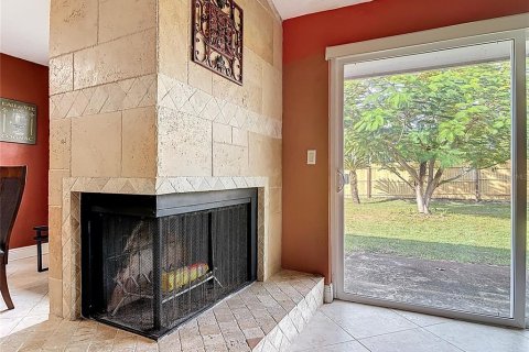 House in Longwood, Florida 3 bedrooms, 138.05 sq.m. № 2390975 - photo 12