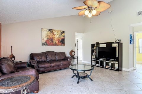 House in Longwood, Florida 3 bedrooms, 138.05 sq.m. № 2390975 - photo 10