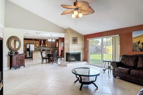 House in Longwood, Florida 3 bedrooms, 138.05 sq.m. № 2390975 - photo 8