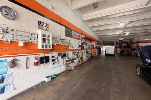 Propiedad comercial en venta en South Miami, Florida № 2044440 - foto 4