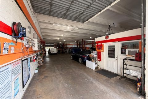 Propiedad comercial en venta en South Miami, Florida № 2044440 - foto 2