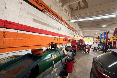 Propiedad comercial en venta en South Miami, Florida № 2044440 - foto 10