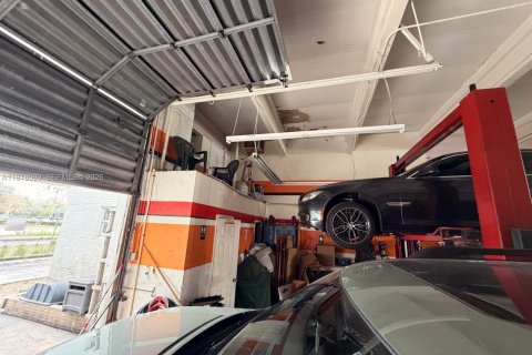 Propiedad comercial en venta en South Miami, Florida № 2044440 - foto 17