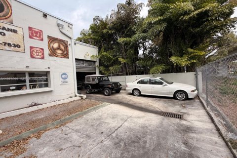 Propiedad comercial en venta en South Miami, Florida № 2044440 - foto 15
