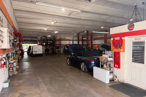 Propiedad comercial en venta en South Miami, Florida № 2044440 - foto 3