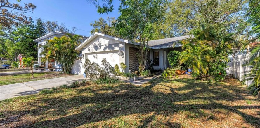 House in Saint Petersburg, Florida 2 bedrooms, 94.57 sq.m. № 1578626