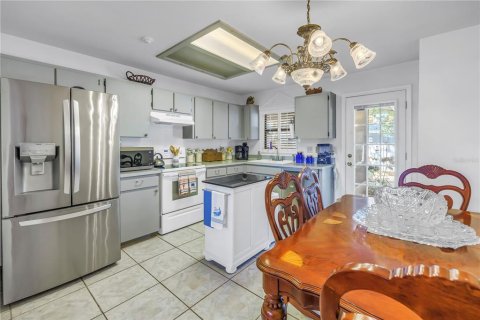 House in Saint Petersburg, Florida 2 bedrooms, 94.57 sq.m. № 1578626 - photo 8