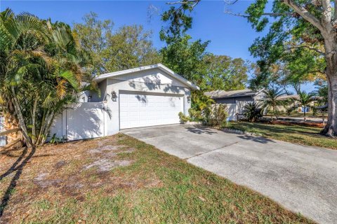 House in Saint Petersburg, Florida 2 bedrooms, 94.57 sq.m. № 1578626 - photo 27